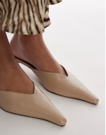 Dolly closed toe heels in taupe