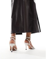 Harlow mid heeled sandal in off-white